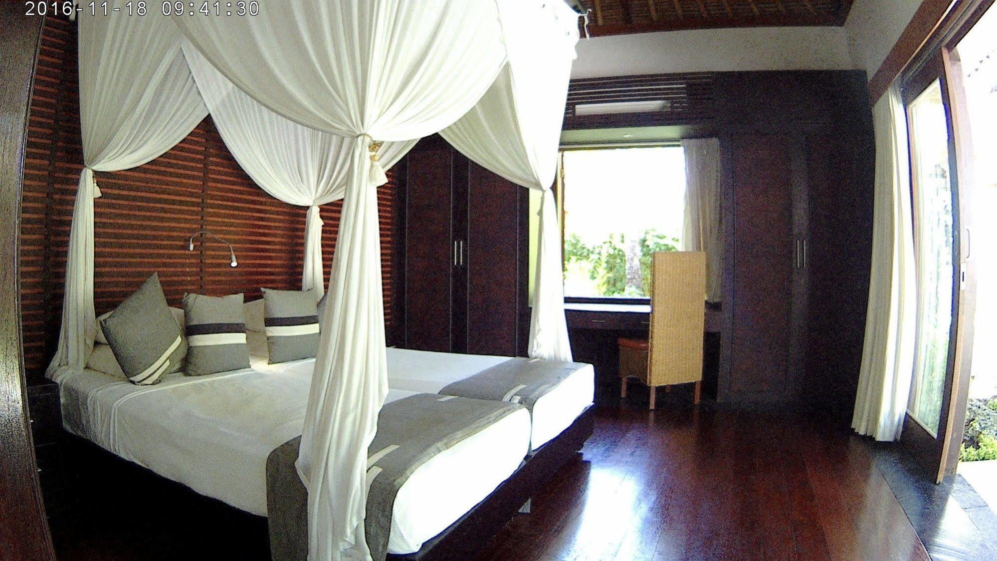 Sasoon 1, 100 Mt To Candi Dasa (Bali)