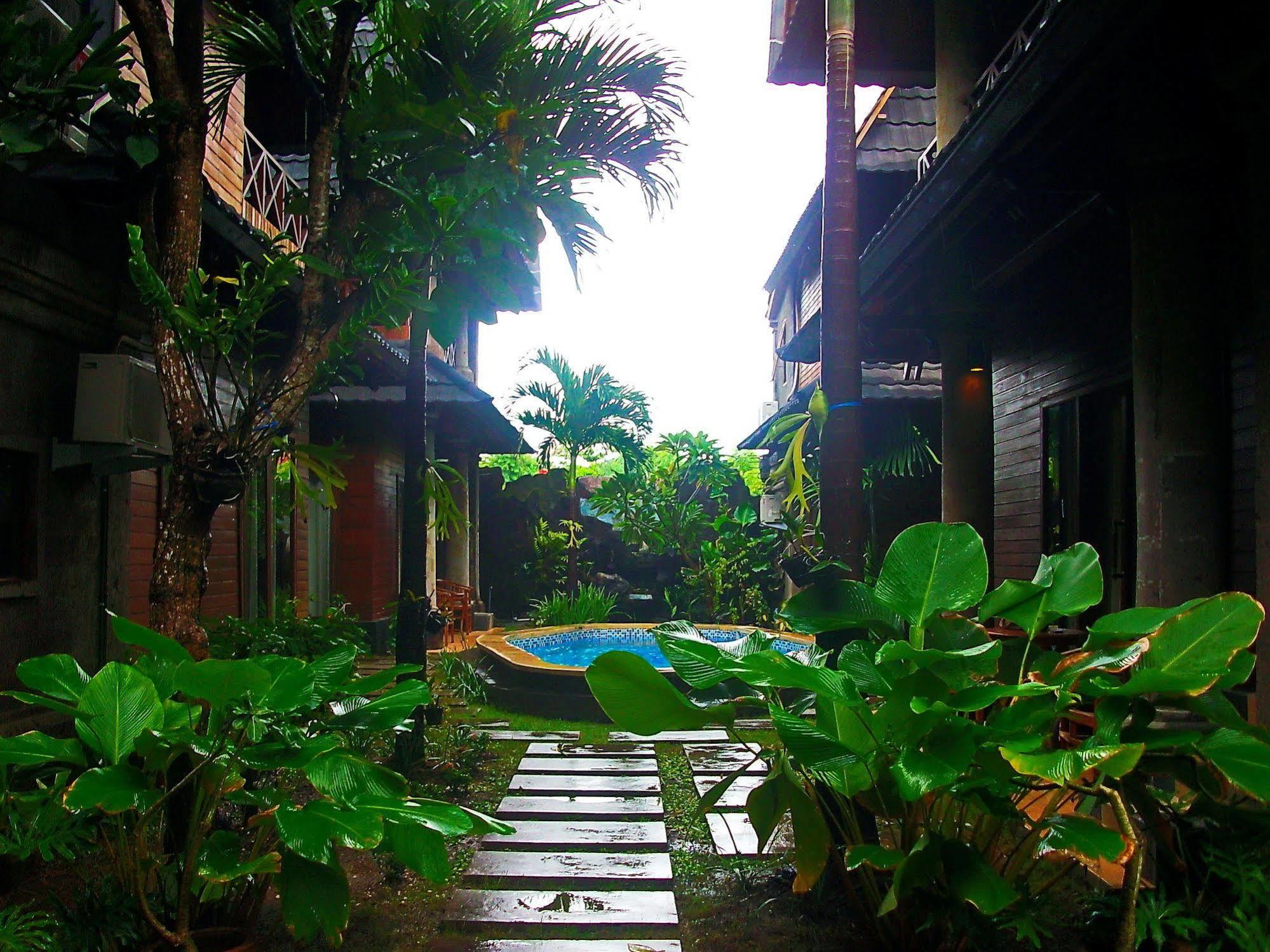 Happy Guest house 3*