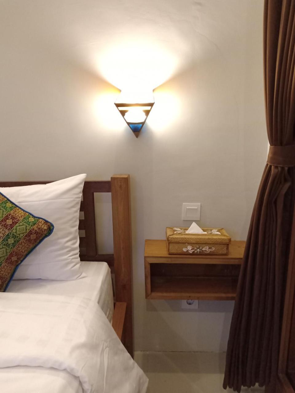 T & J Hotel