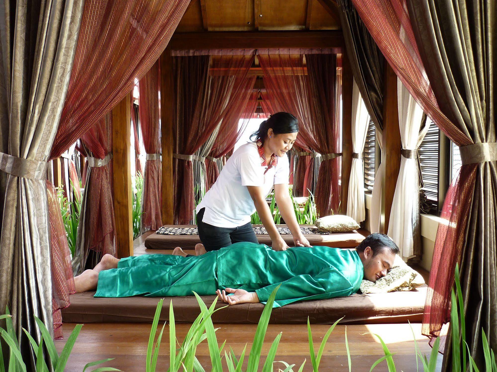 Suardana Inn's 3*