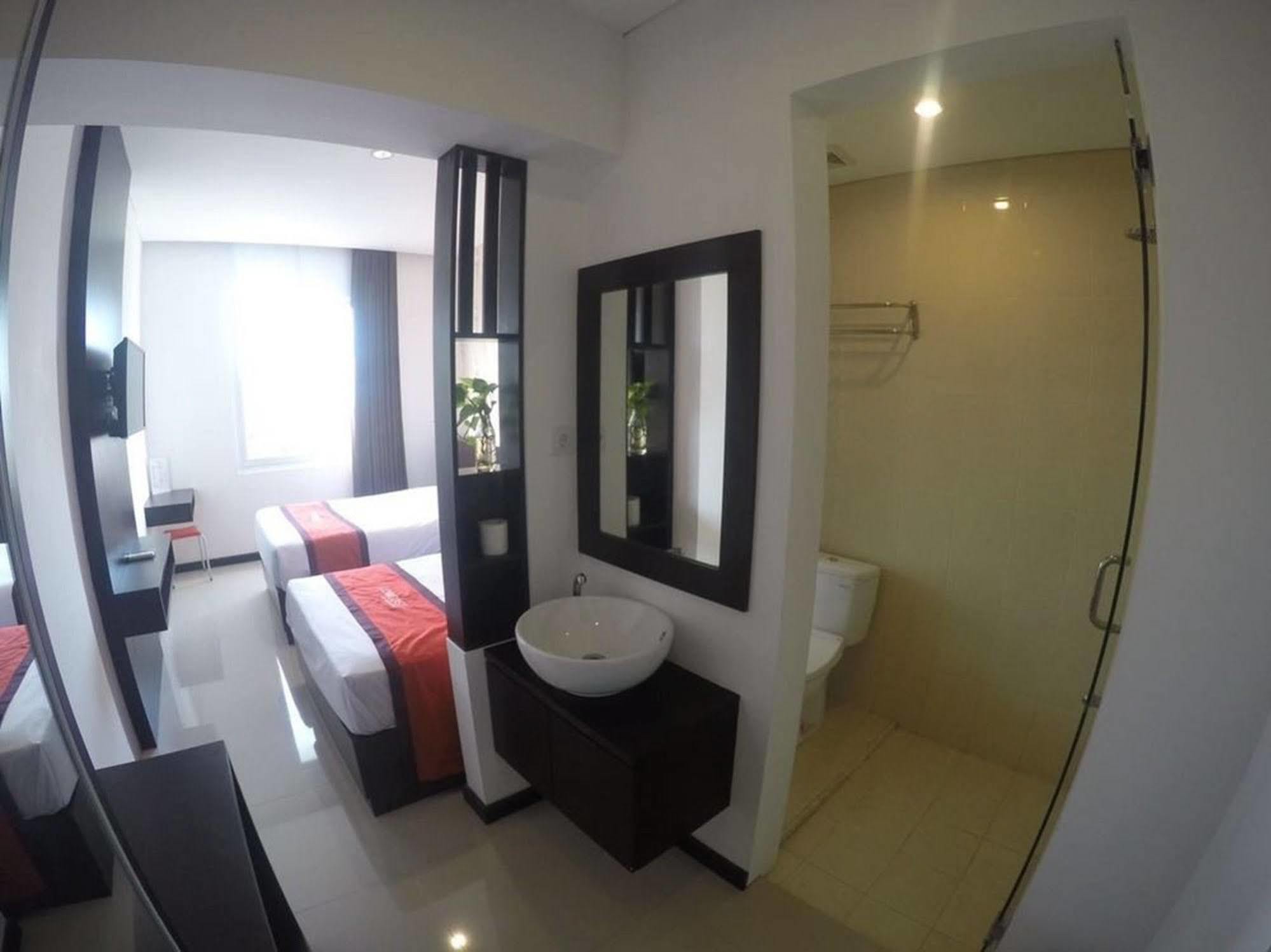 Lowcost Bed & Breakfast Bed & Breakfast 2*
