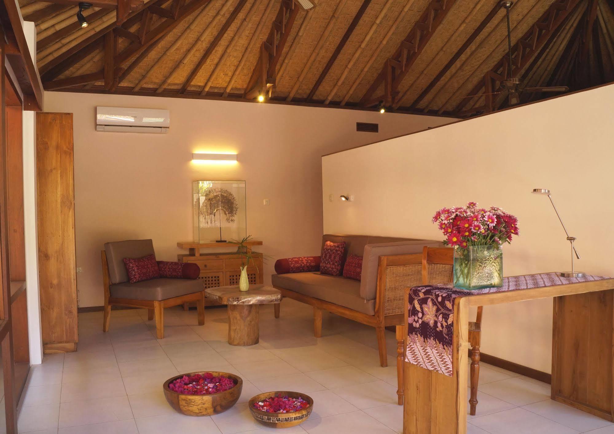 Cili Emas Oceanside