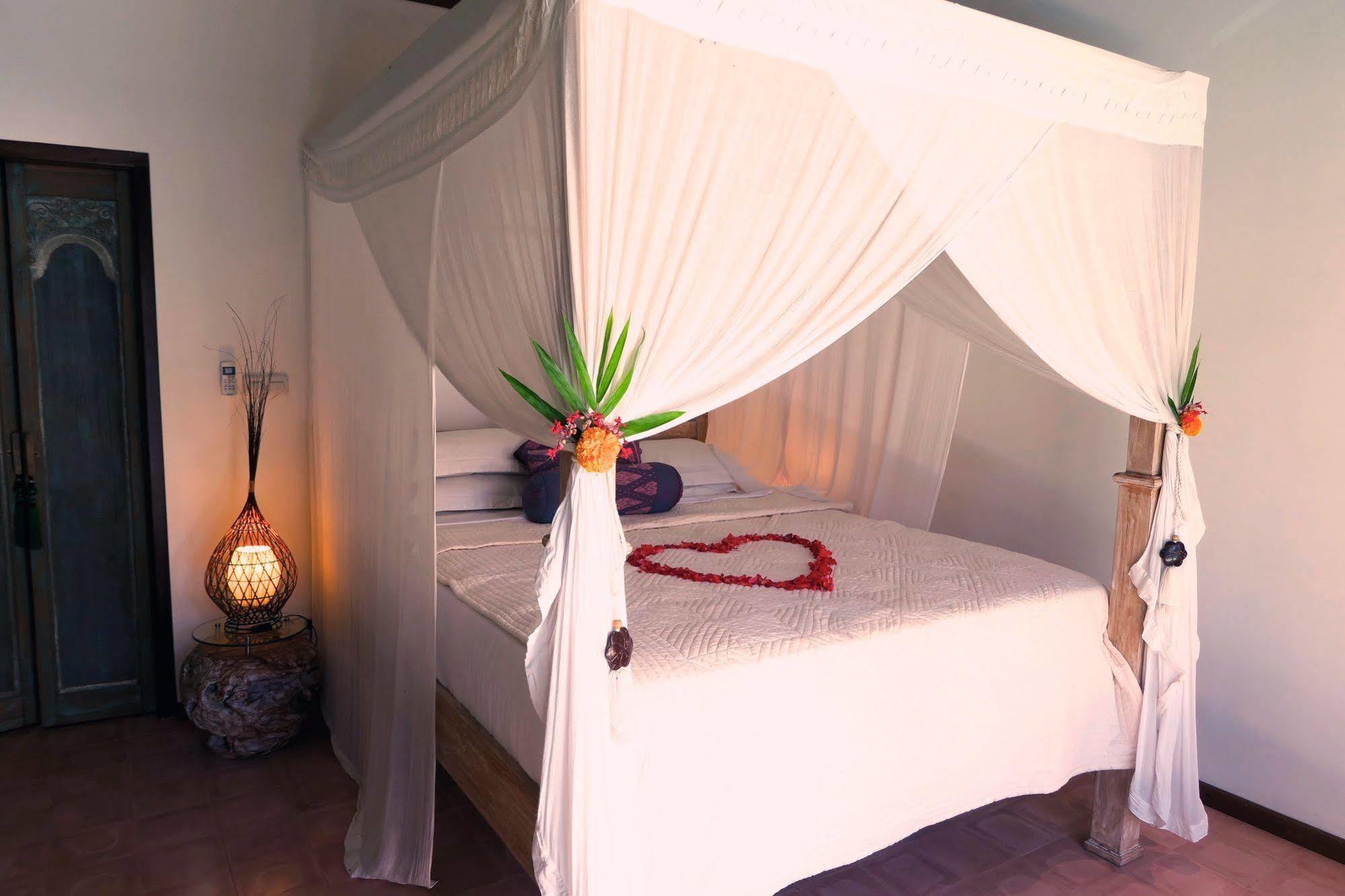 Cili Emas Oceanside