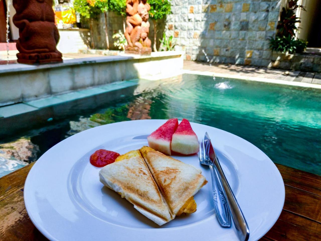 Catur Adi Putra Hotel 2*