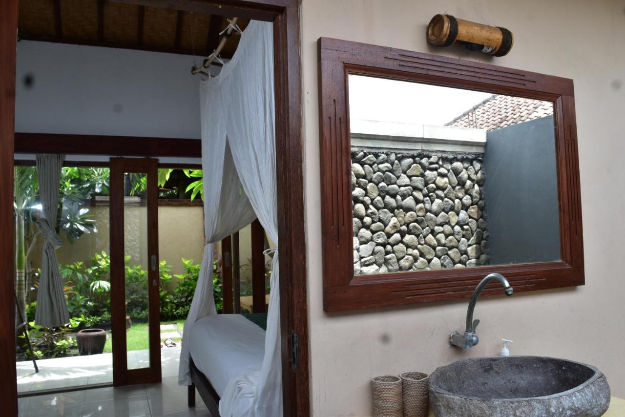 Made Taro - Menjangan Homestay