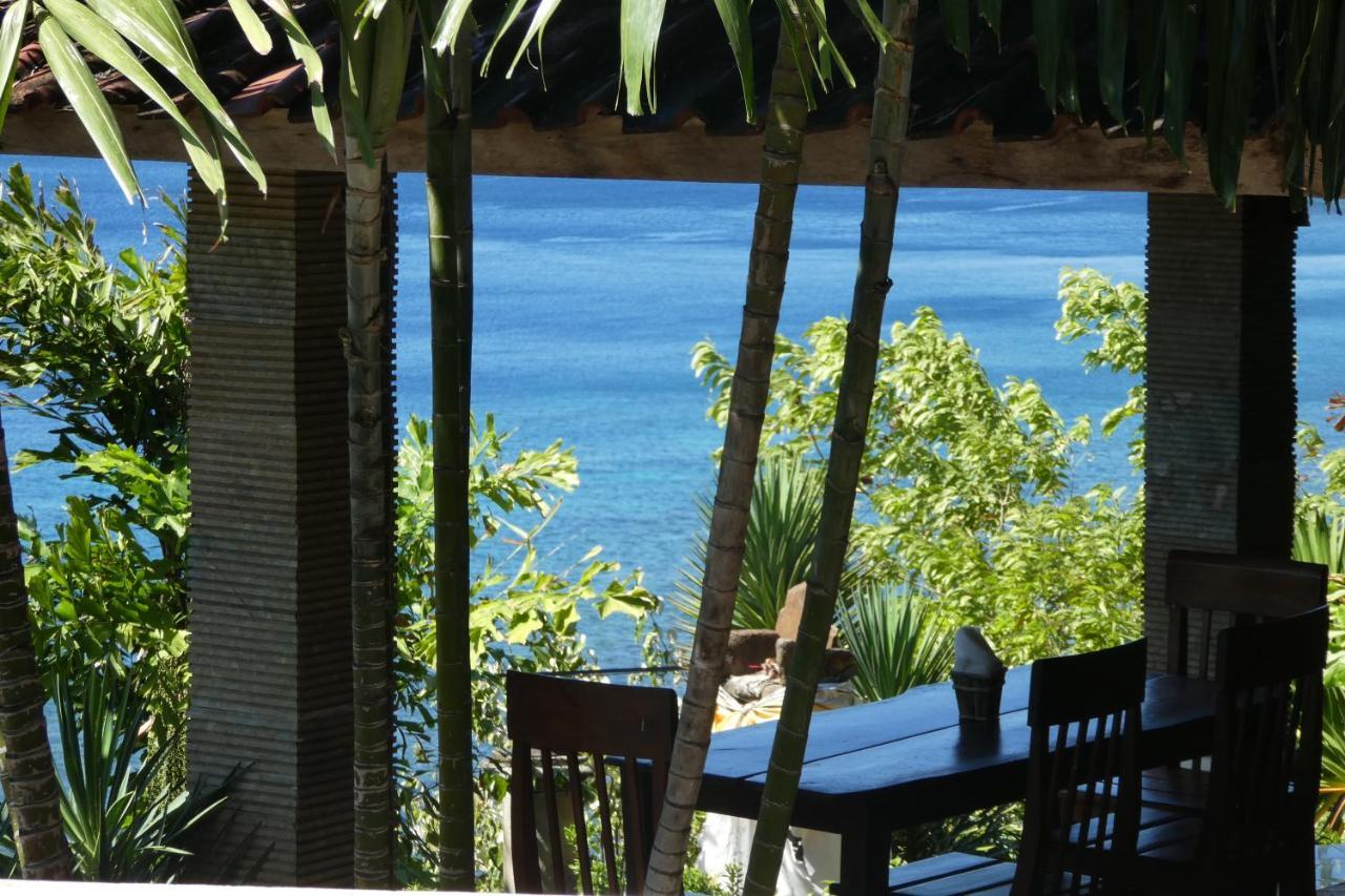 Wawa-wewe Rock Amed (Bali)