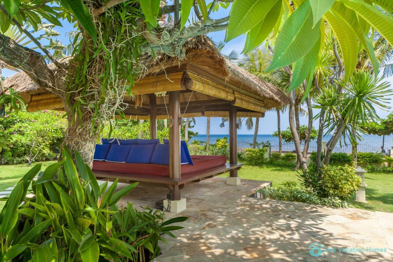 Segara Murti - Stylish Beachfront Villa!