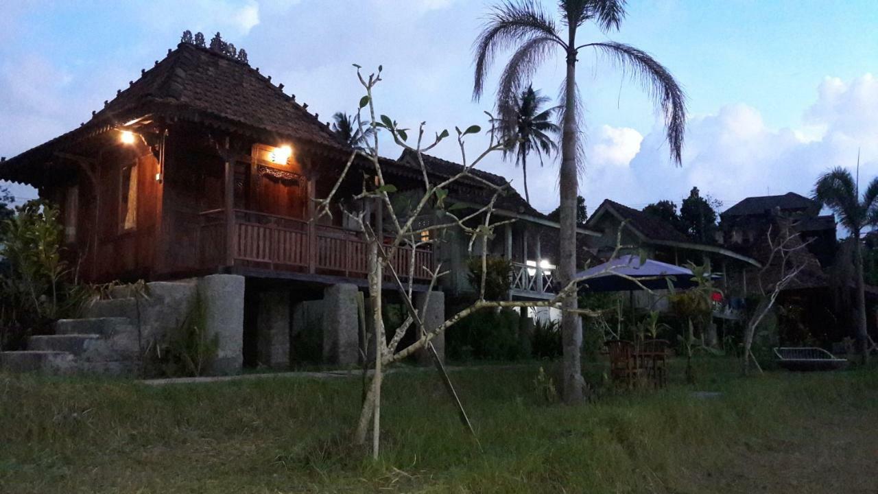 Guest house Kubu Taru 2*
