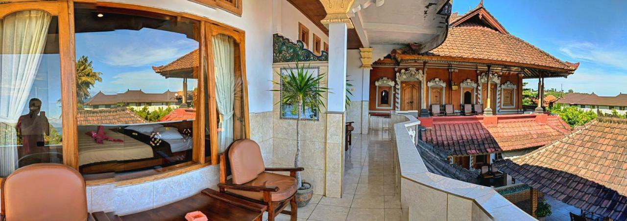 Serangan Ii Inn Padangbai (Bali)