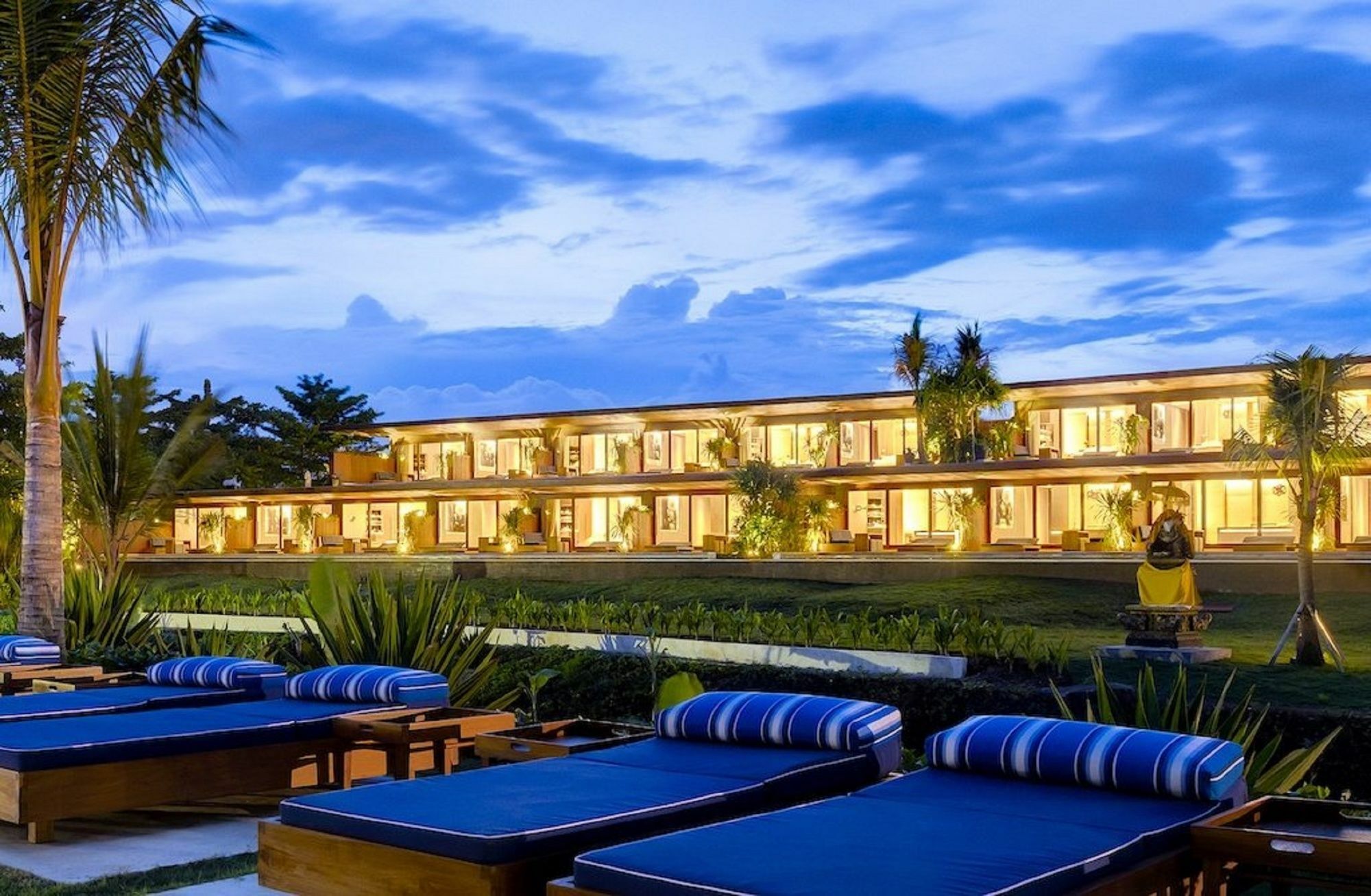 Komune And Club Bali Resort 4*