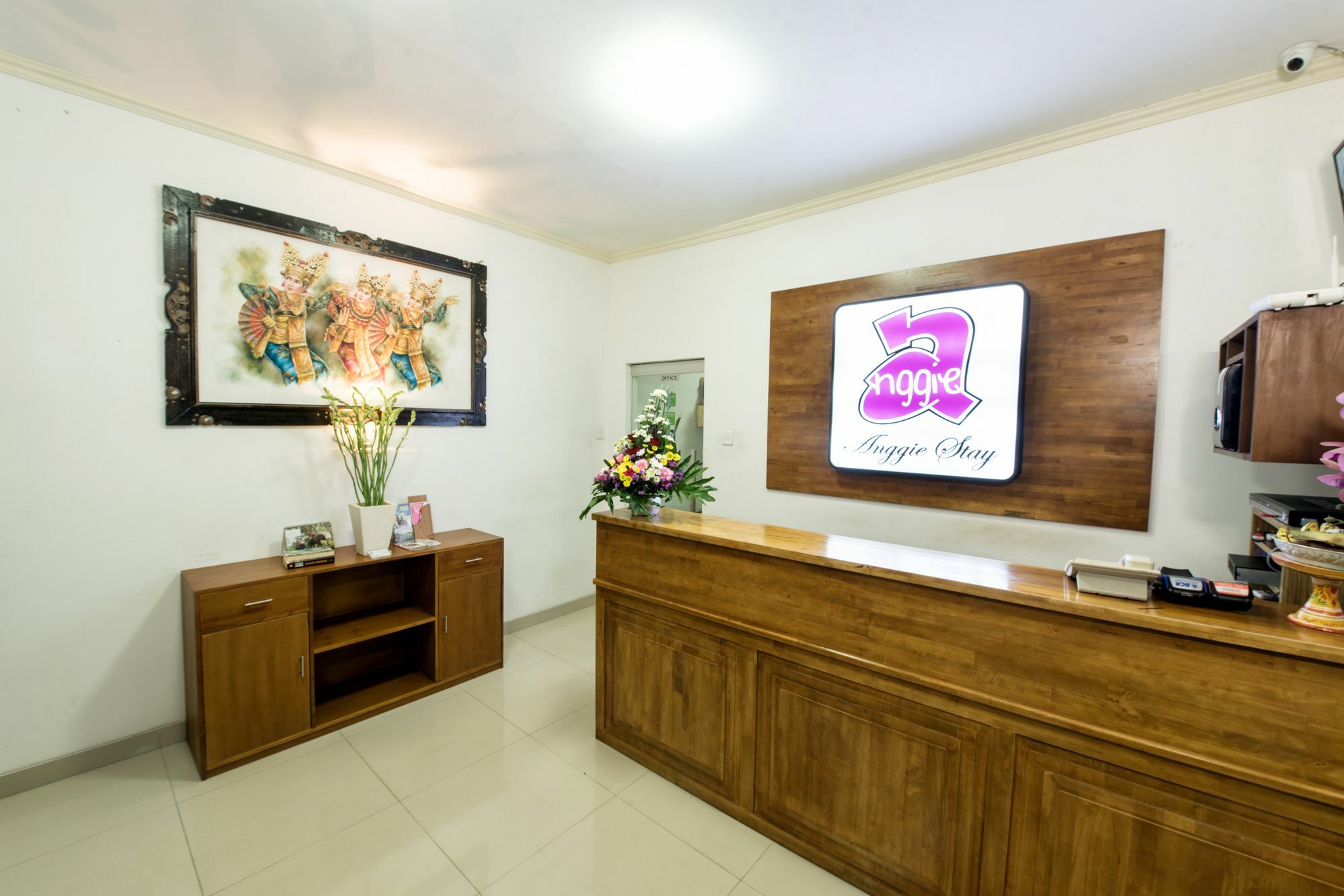 Anggie Wisma tamu 3*