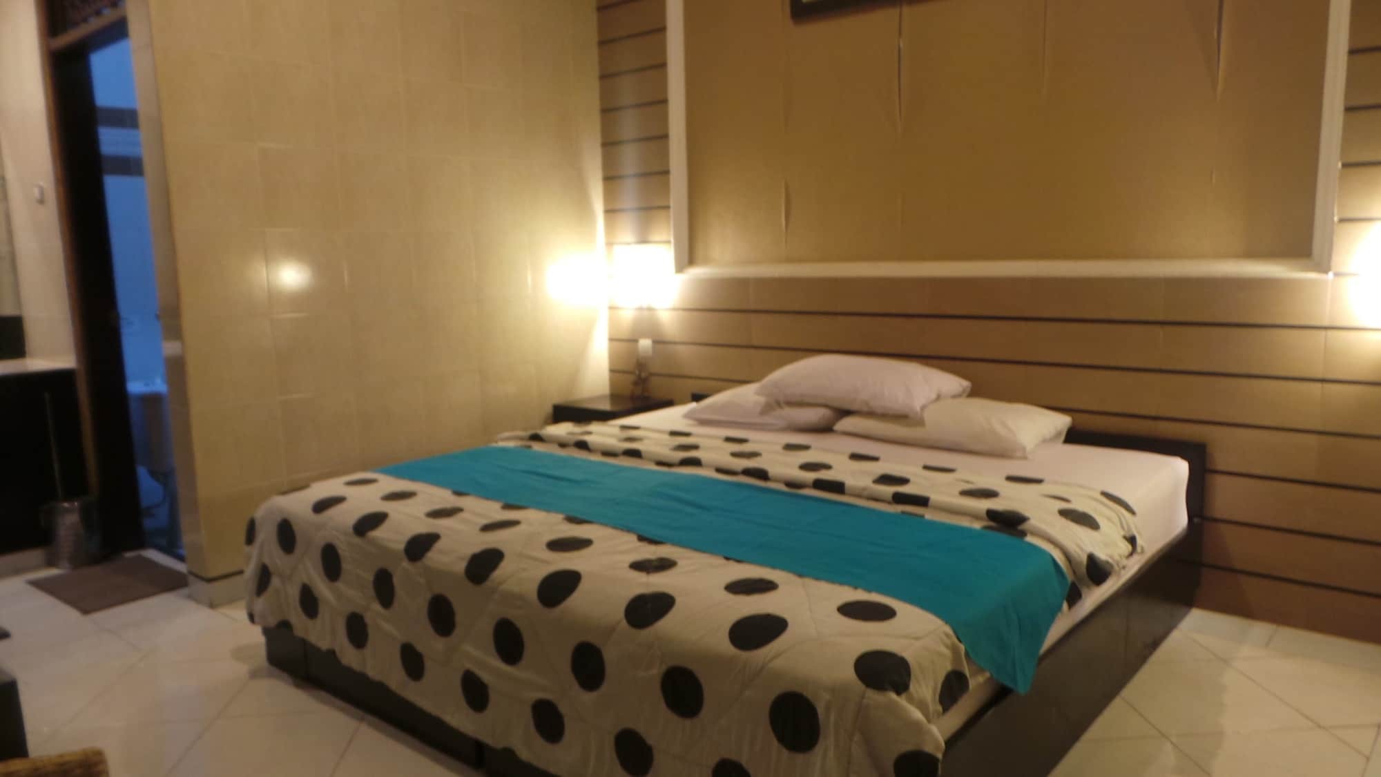 Denays House 3*