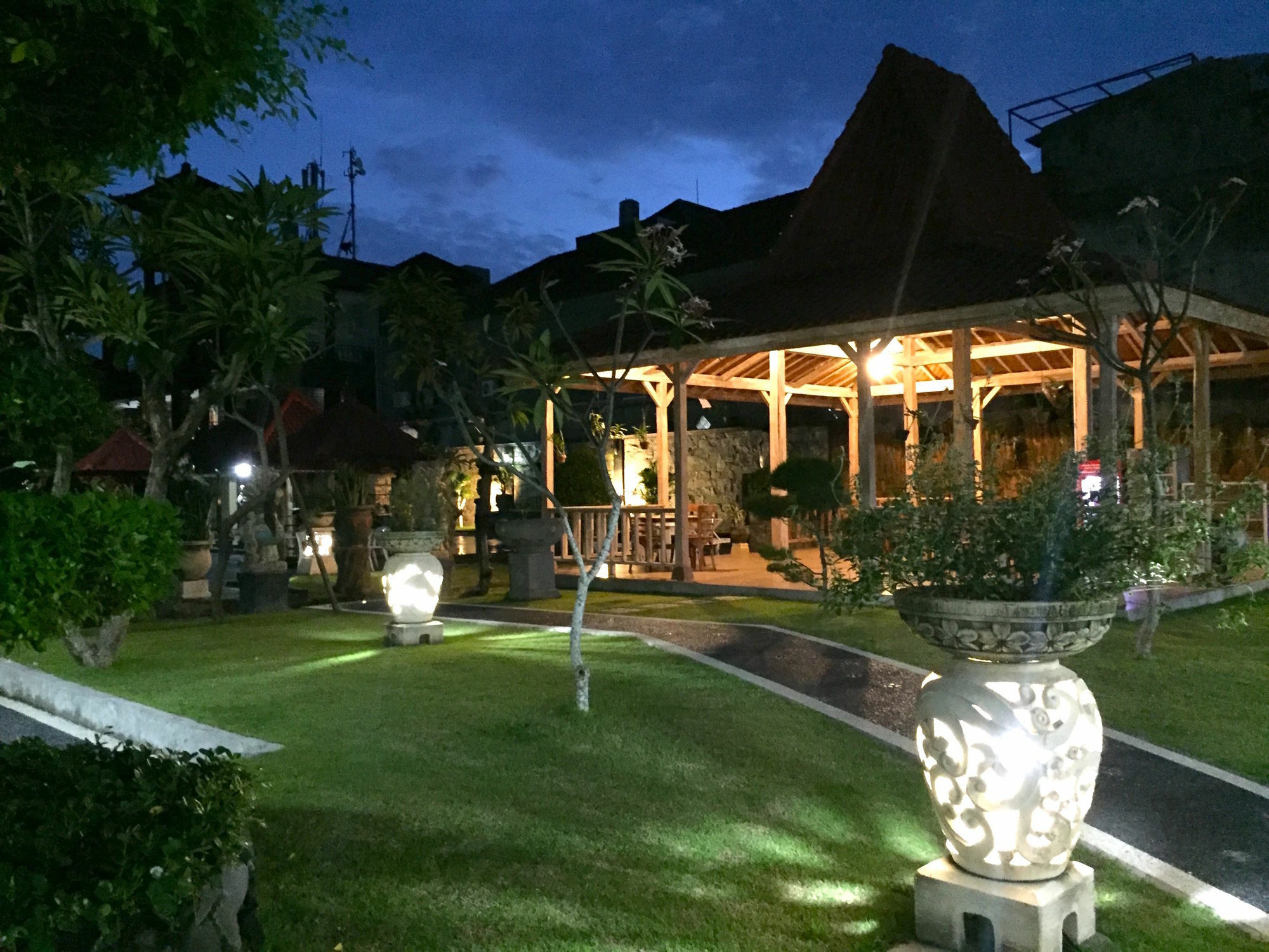 Agung Hotel 3*