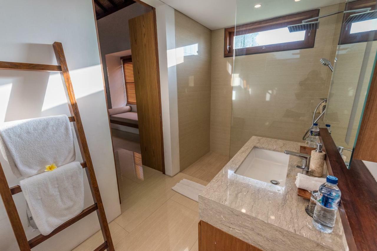 Rusa Biru - Modern With Private Pool And Cook In The Heart Of Berawa Villa