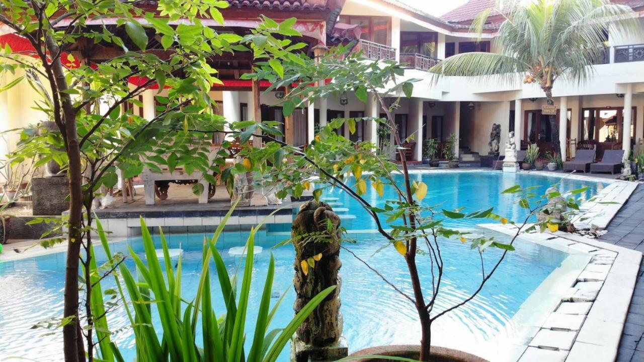 Hotel The Flora Kuta Bali