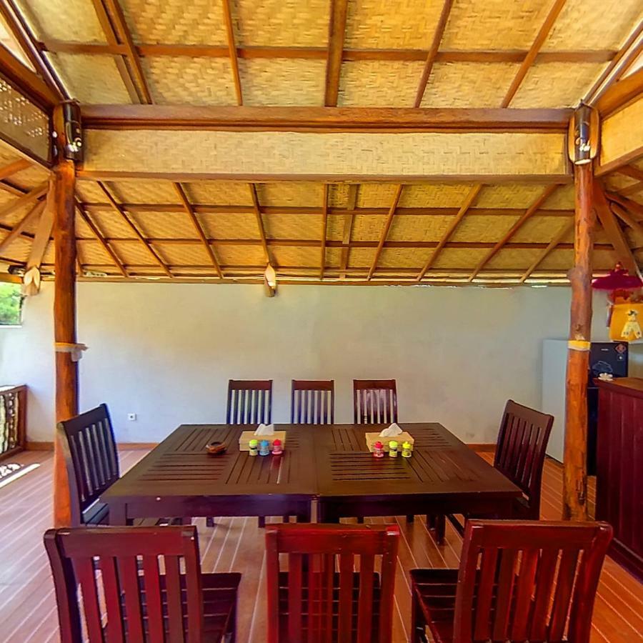 Made Taro - Menjangan Homestay *