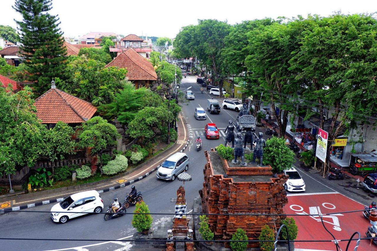 Hotel Intansari 2*