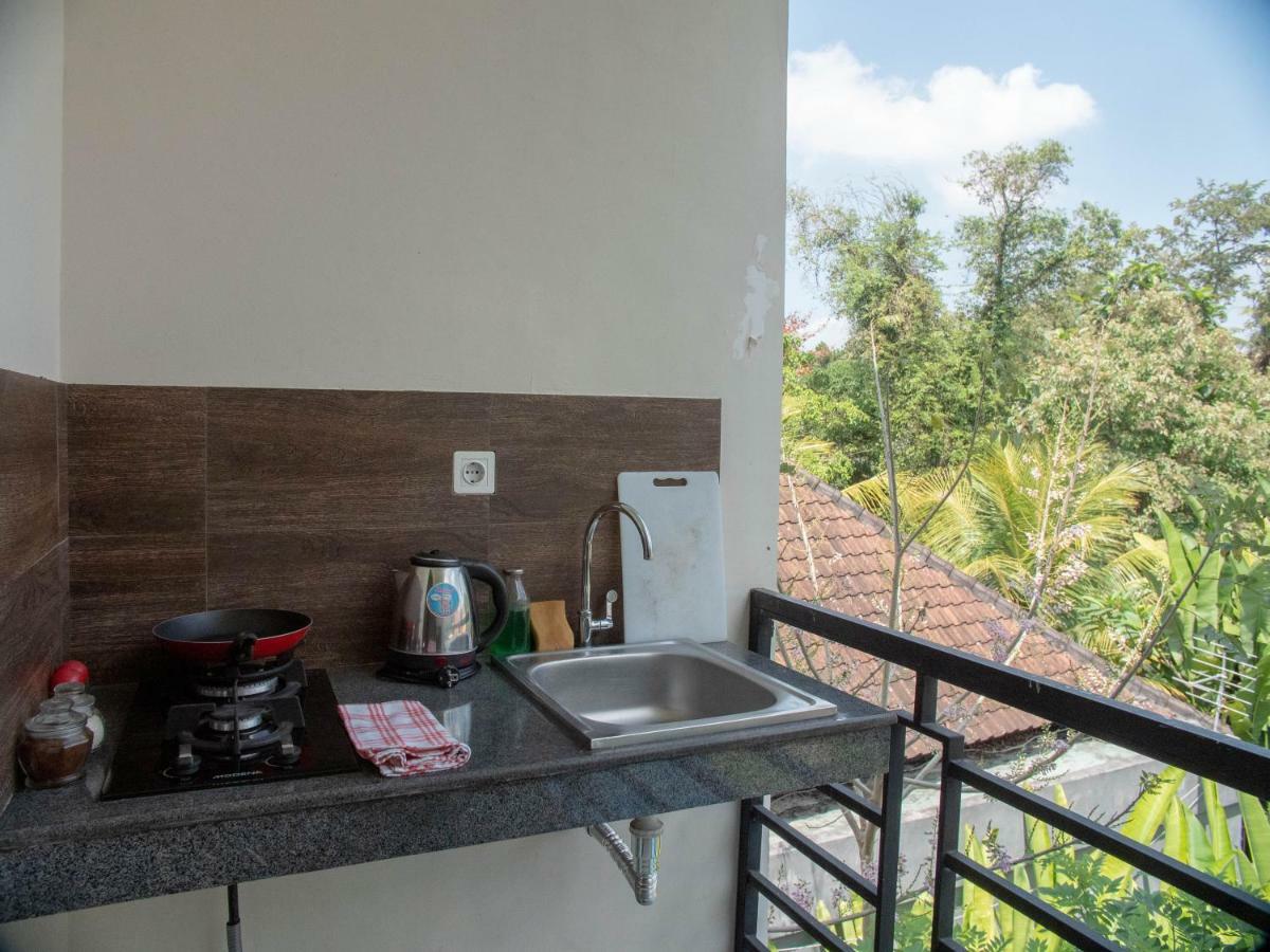Ratna 4 *