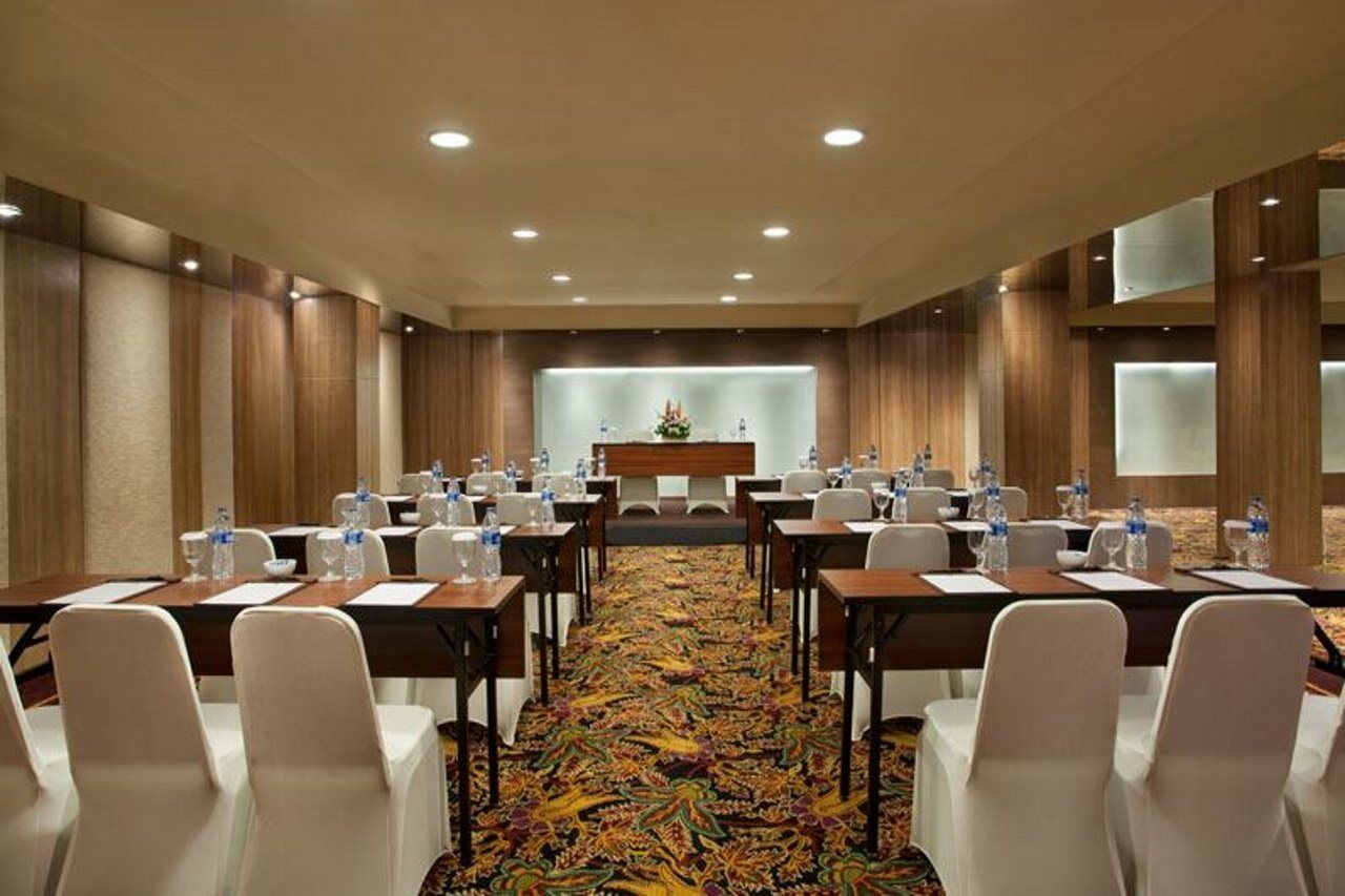 Ramada By Wyndham Bali Sunset Road Kuta 4*