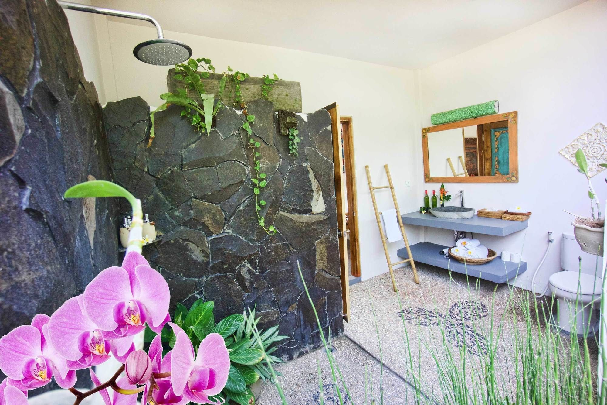 Floating Leaf Eco-luxury Retreat Hotel Sukawati (Bali)