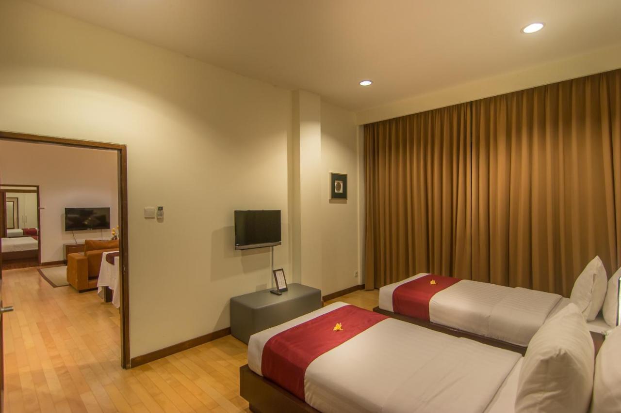 Square Hotel