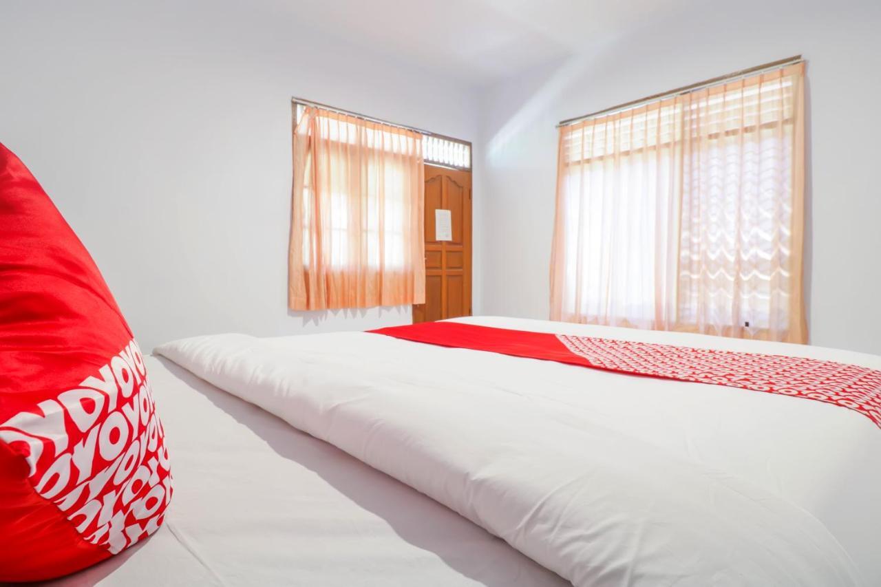 Hotel Vaccinated Staff - Oyo 1741 Komala Indah Cottages