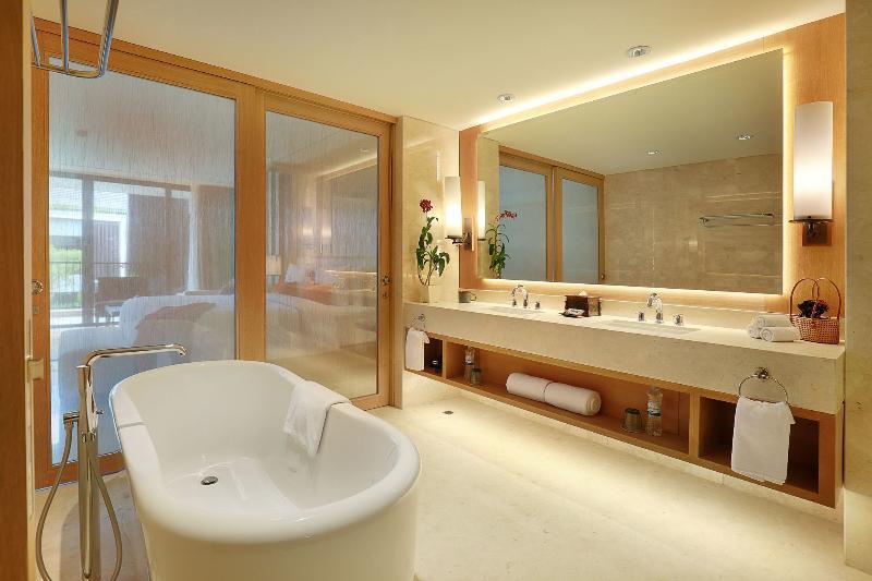 Hotel Aryaduta Bali 5*