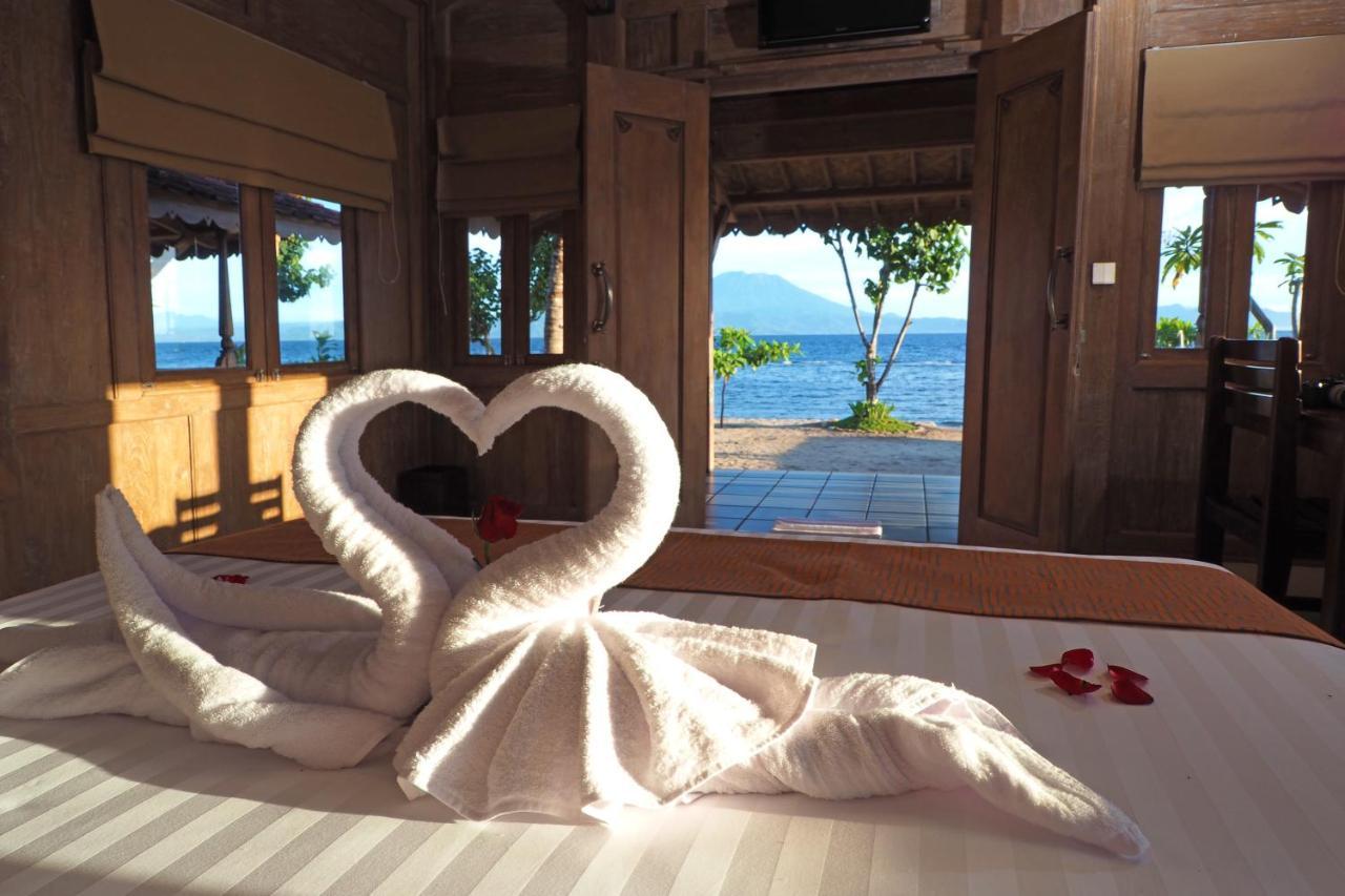 Blue Harbor Beachfront & Resto Hotel Toyapakeh